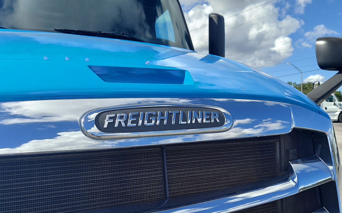 The Heartbeat of the Road: A Dive into Freightliner's DD13 and DD15 Engines